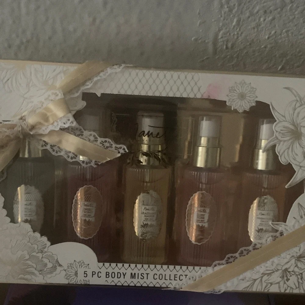 Nanette Lepore Women's Body Mist Collection with Gold and Cream Accents - Picture 6 of 7